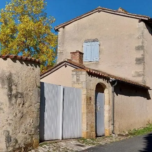 ENTREE HEBERGEMENT CHATEAU ET ANNEXE Sirtaqui