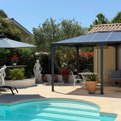Piscine et terrasse