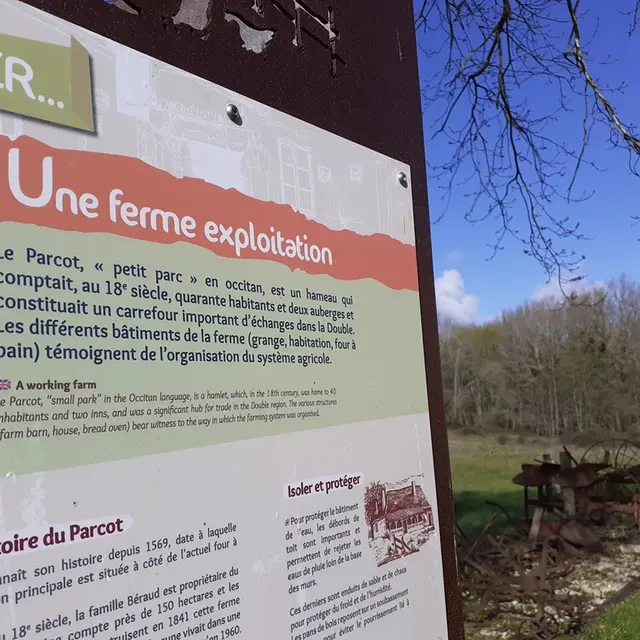 Ferme-du-parcot-echourgnac-panneau-vallee-isle-perigord