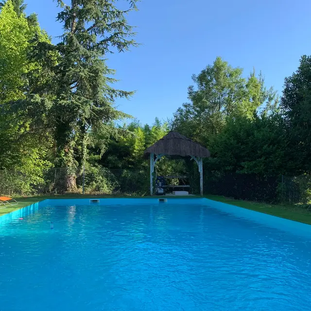 Gîte-Aux-Petites-Pourcauds-piscine3