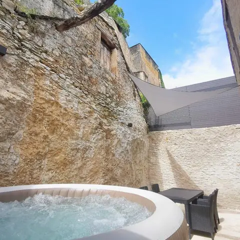 HLO-Montignac-Escapade à Lascaux Le Loft - terrasse avec spa