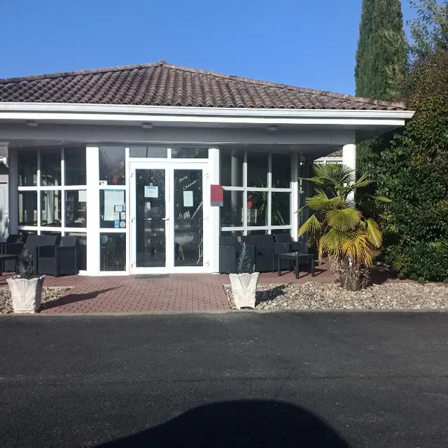 IMAGE ACCUEIL hotel montaigne