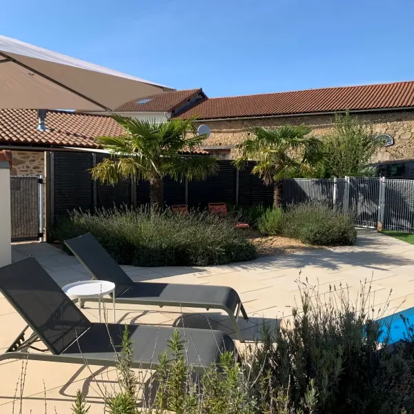 La Charniere: espace piscine