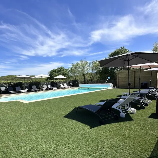 La piscine vue de droite erwann