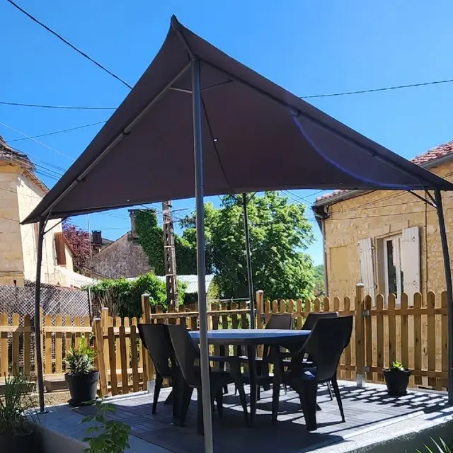 Les-CouzHotes-jardin-2-1-1536x1417