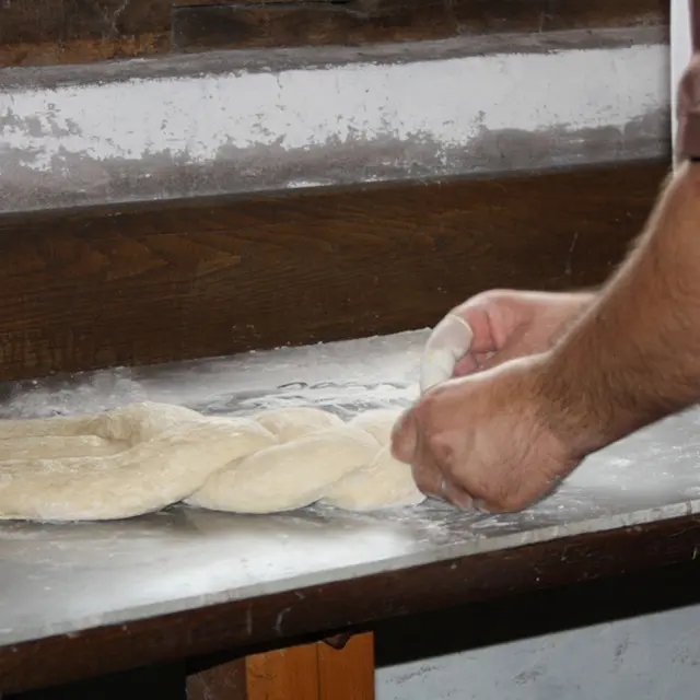Musée Fête du pain - pétrissage de la pâte