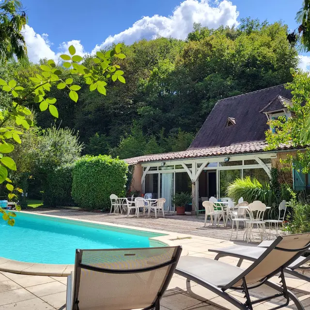 Piscine-maison-location-sejour-nature-sarlat-dordogne