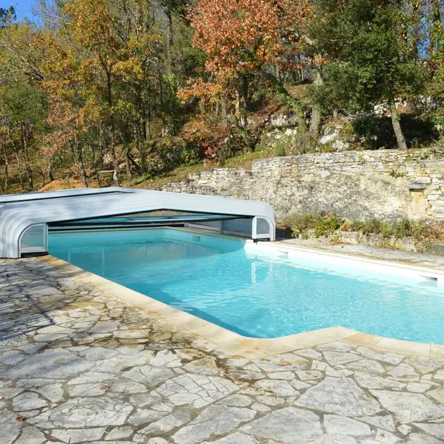 Piscine partagée gite la Valade