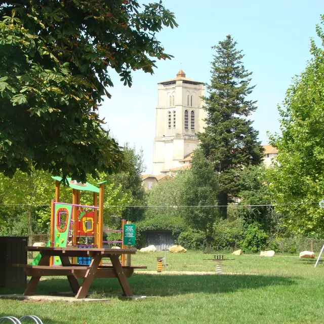 aire-de-jeu-du-Petit-Pre-a-St-Astier-3