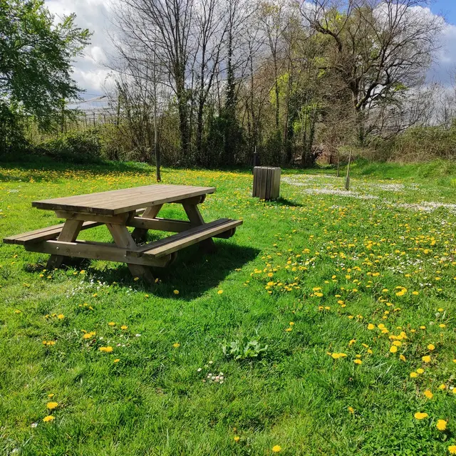 Aire de jeux pour enfants - Aussevielle - les tables