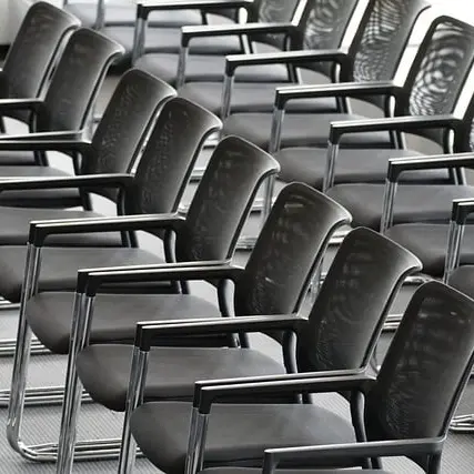 chairs-7951845_640 (1)
