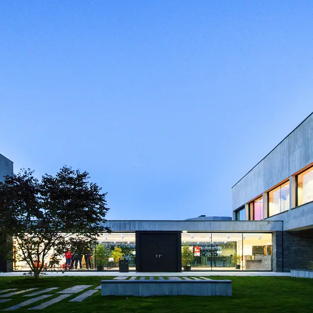 Espace james Chambaud - Lons - extérieur