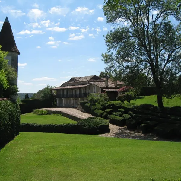 jardin-du-château-de-Mauriac-DOUZILLAC