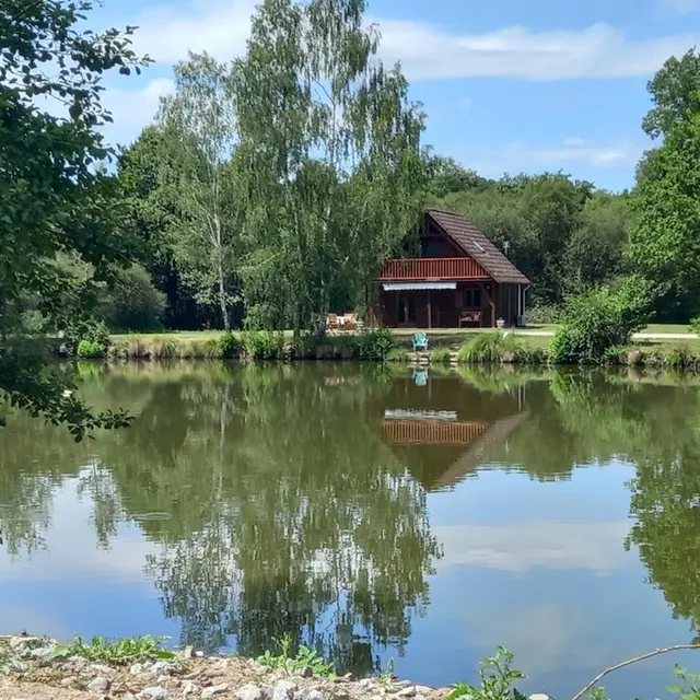 le chalet limousin, vue de l'étang
