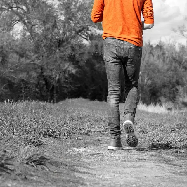 man-walking-5094216_640