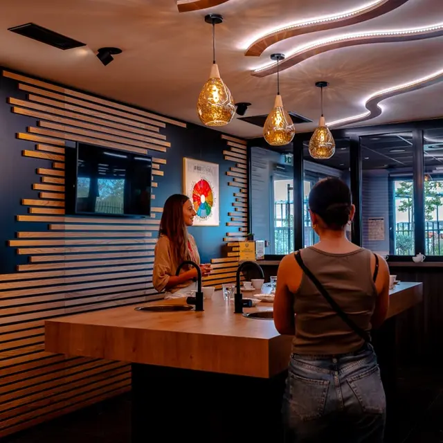 ETIENNE COFFEE & SHOP