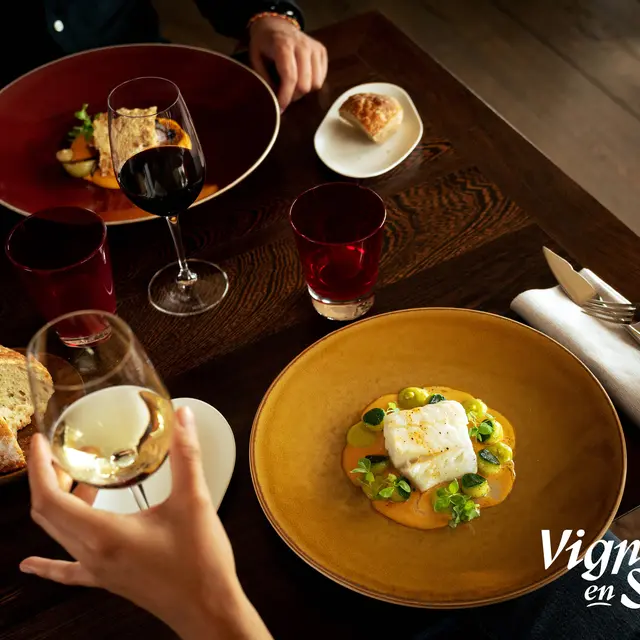 VIGNOBLES EN SCÈNE : LE BANQUET INSOLITE DE THAU EN MÉDITERRANÉE