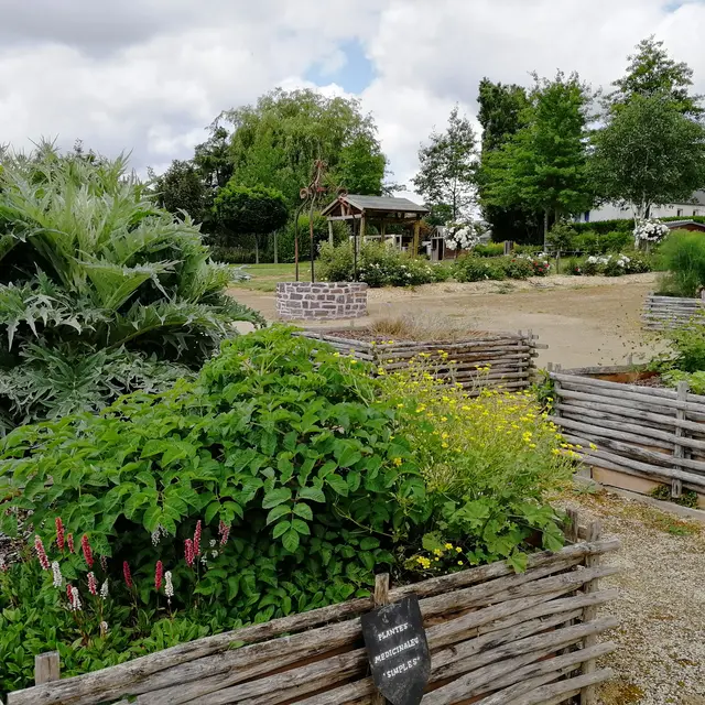 Le jardin médiéval à Bédée
