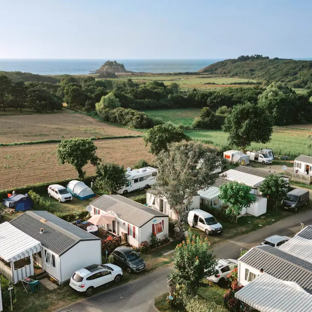 Vue-mer-camping-duguesclin-St Coulomb