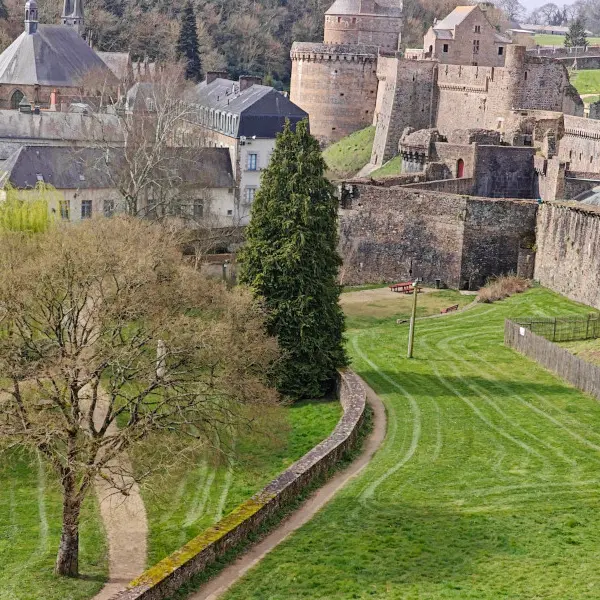 Aire de Pique Nique Bas jardin OTDF (1) 800