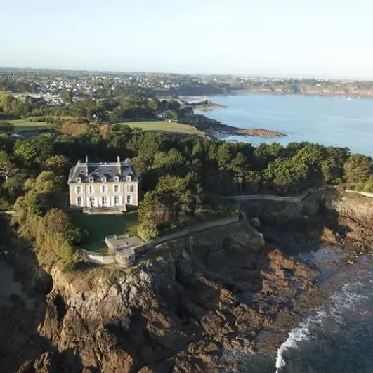 Chateau Hébert