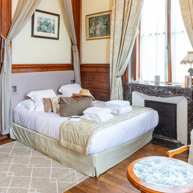 Chambre classique  Château du Colombier