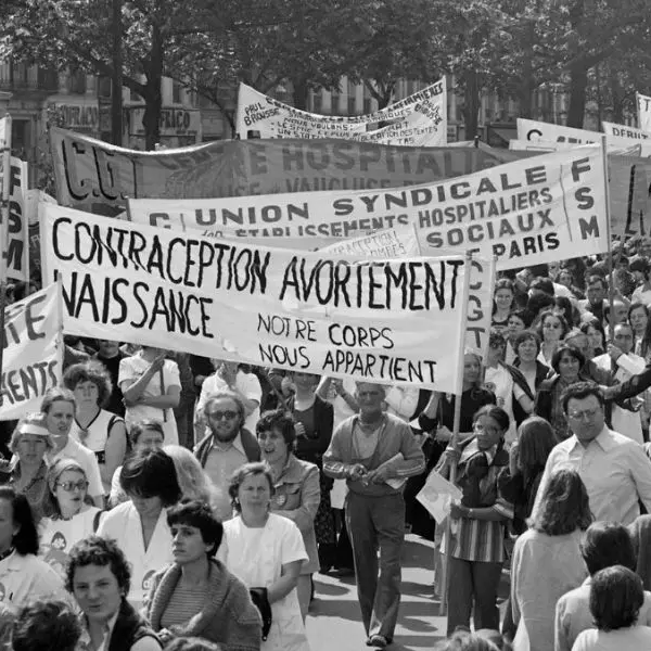 DEBOUT Les femmes en luttes dans les années 70 - 1