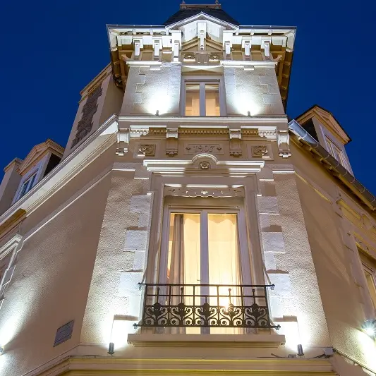Facade-hotel-Les-Alizes-Dinard-photo brochure