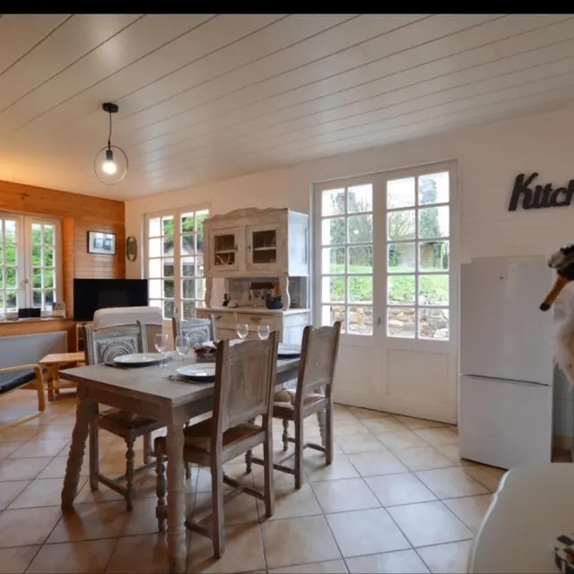 Gite le Verdoyant la pélerinière salon salle a manger