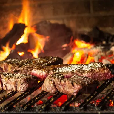 Grillaudes au feu de bois au Bon'Ami