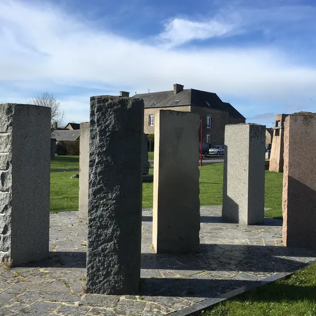 Jardin de granit à Lanhélin