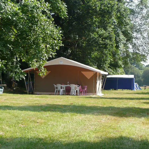 La Morinais-tente-équipée