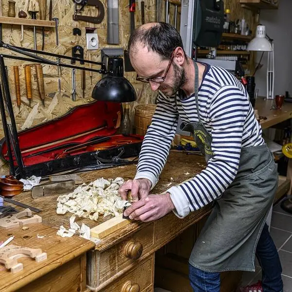 Luthier