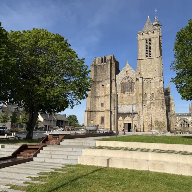 Parvis Cathédrale DOL
