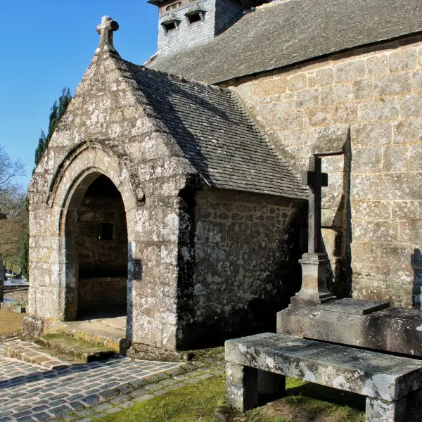 Porche de l'église du Tiercent