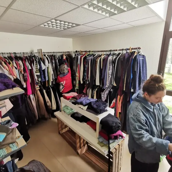 Ré-emploi de vêtements - Recyclerie Recycl'Roch