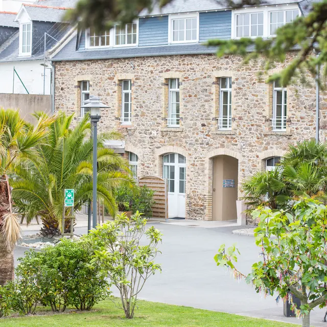 Ty Al Levenez, Ethic-Etapes, séjours vacances et séminaires