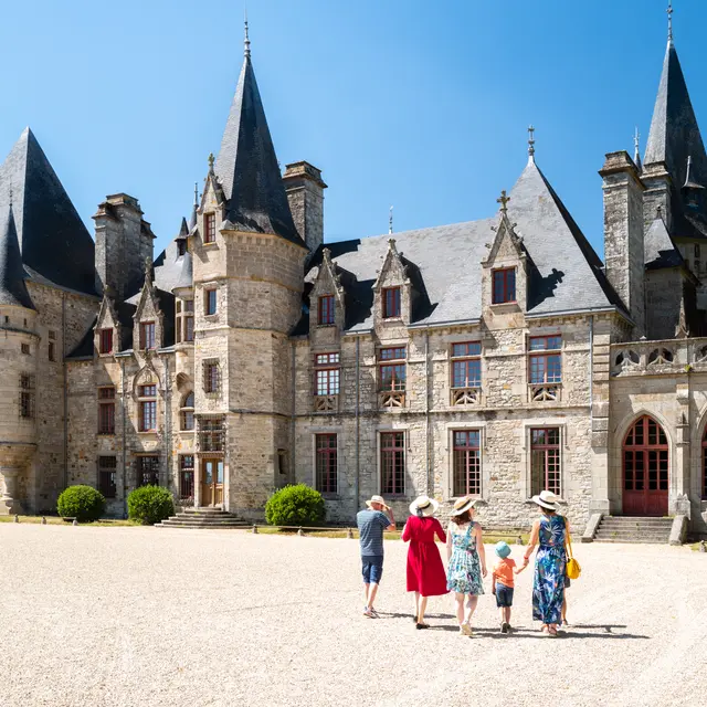 Visite Bois Cornillé en famille (2) ©Vitré Communauté - Mathieu Le Gall (2022)