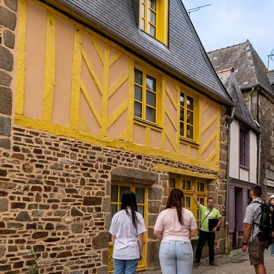 Visite de guidée de Bazouges - Pan de bois © Ediluz
