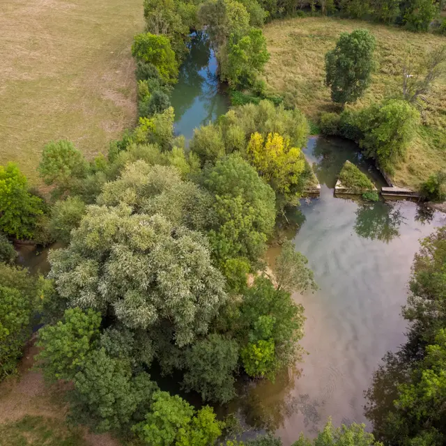 4_canoe-sur-lindre-dans-les-prairies-du-roy-entre-loches-et-beaulieu-les-loches_olivier-chable_2040-12-31_high