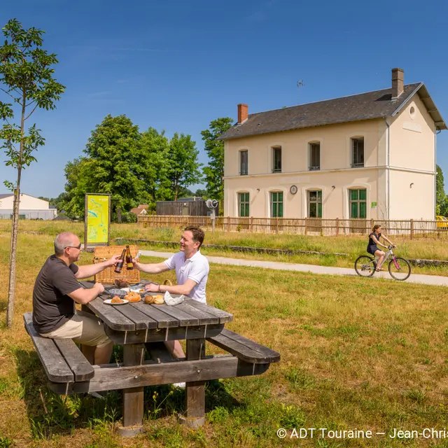 4_gite-de-groupe-gare-de-ligre-sur-la-voie-verte_jean-christophe-coutand_2031-12-31_medium