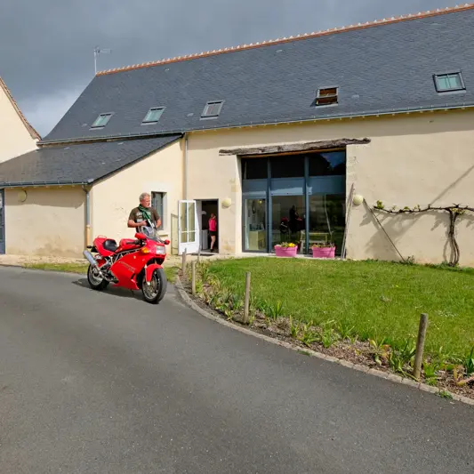 1 extérieur gîte d'étape et de groupe de la métairie Saché