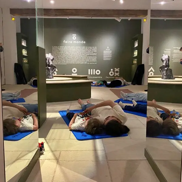 1208 - Yog'art Tomber des nues - © Les Musées Chinon Vienne et Loire