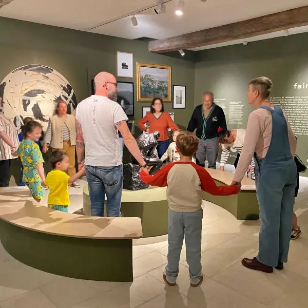 2204 - Alors on danse  - © Les Musées Chinon Vienne et Loirz