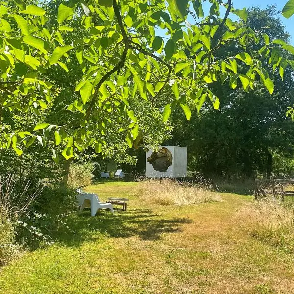3107 - Yog'art Balade sensible dans le paysage - © Les Musées Chinon Vienne et Loire