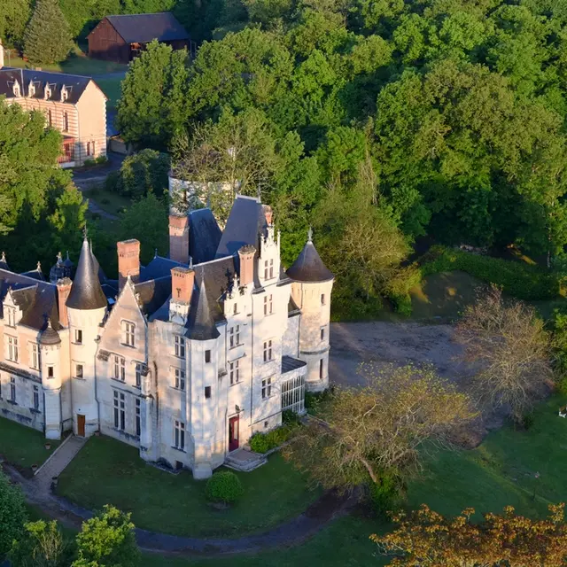 NOYANT DE TOURAINE-Chateau de Brouvue du ciel