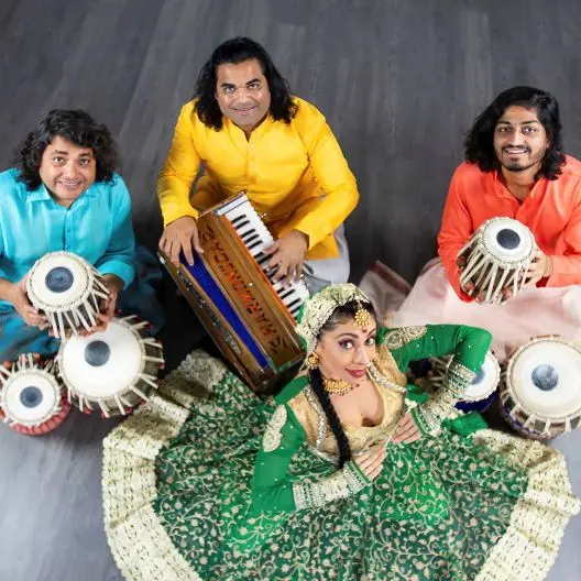Bollywood_Geraldine Aresteanu