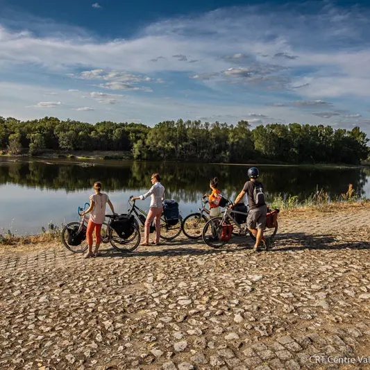 Les quais de Bréhémont. Boucle vélo n°20 : au fil de l'eau
