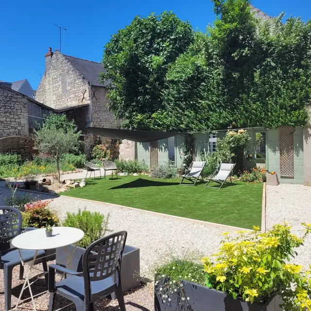 Hôtel Rive Sud - Côté jardin - Chinon, Val de Loire, France.