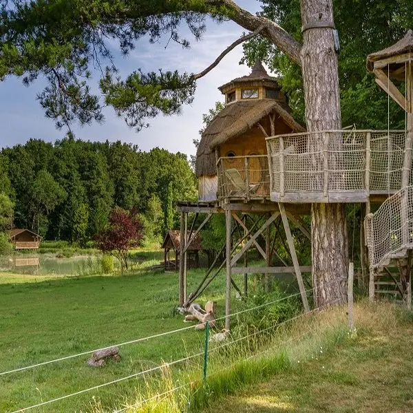 Hébergements insolites du domaine de la Roche Bellin - Descartes